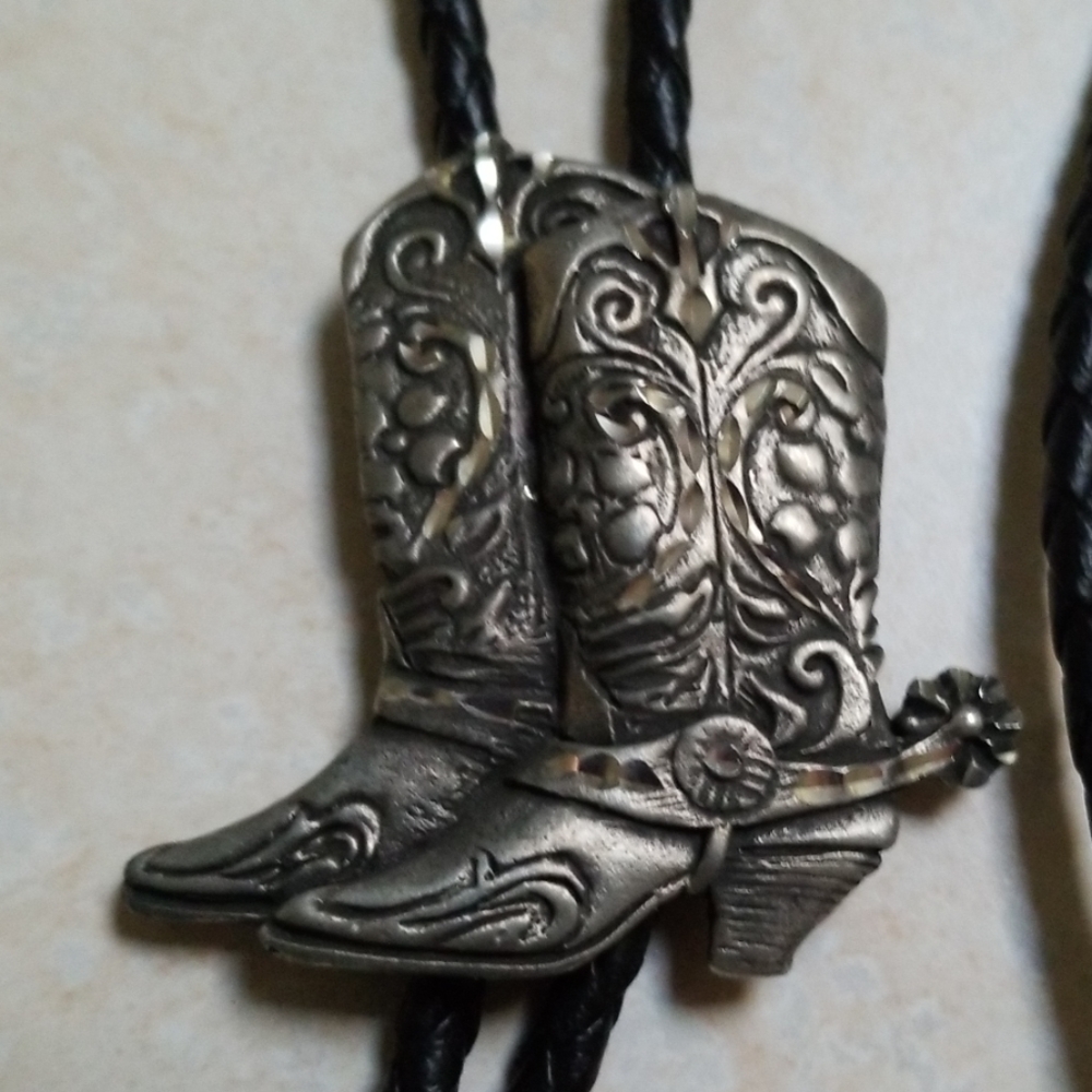 Bolo - Picture 2 of 3